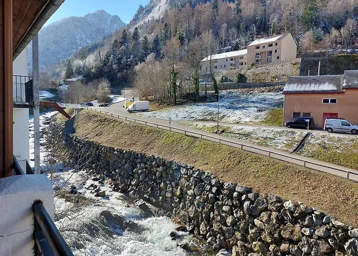 Avec Balcon Et Wi-fi Au Centre De - Fr-1-812-65 *