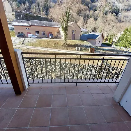 Traversant Avec Balcon Au Centre De - Fr-1-812-65 Lägenhet