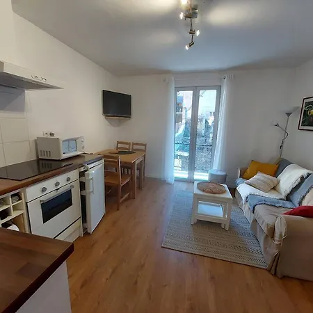 Appartement Avec Balcon Et Wi-fi Au Centre De - Fr-1-812-65